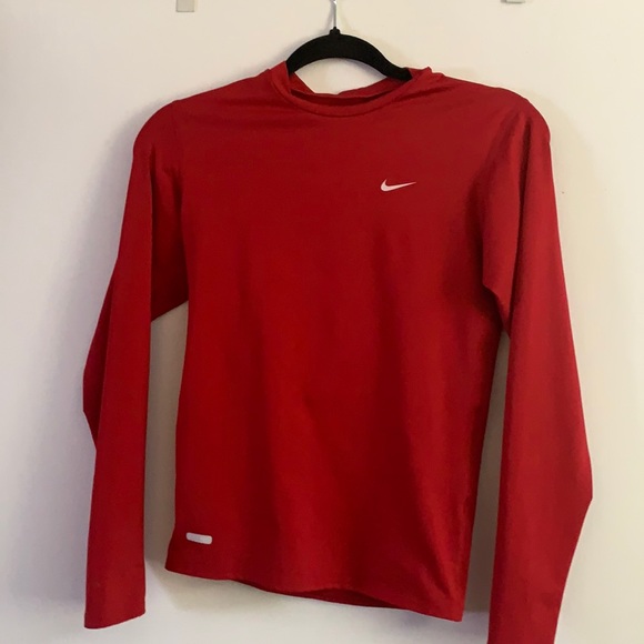 Red dri fit Nike boys size small long sleeve shirt. Excellent condition - Picture 1 of 3